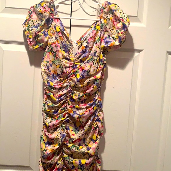 Zara floral dress in M. - Picture 2 of 5